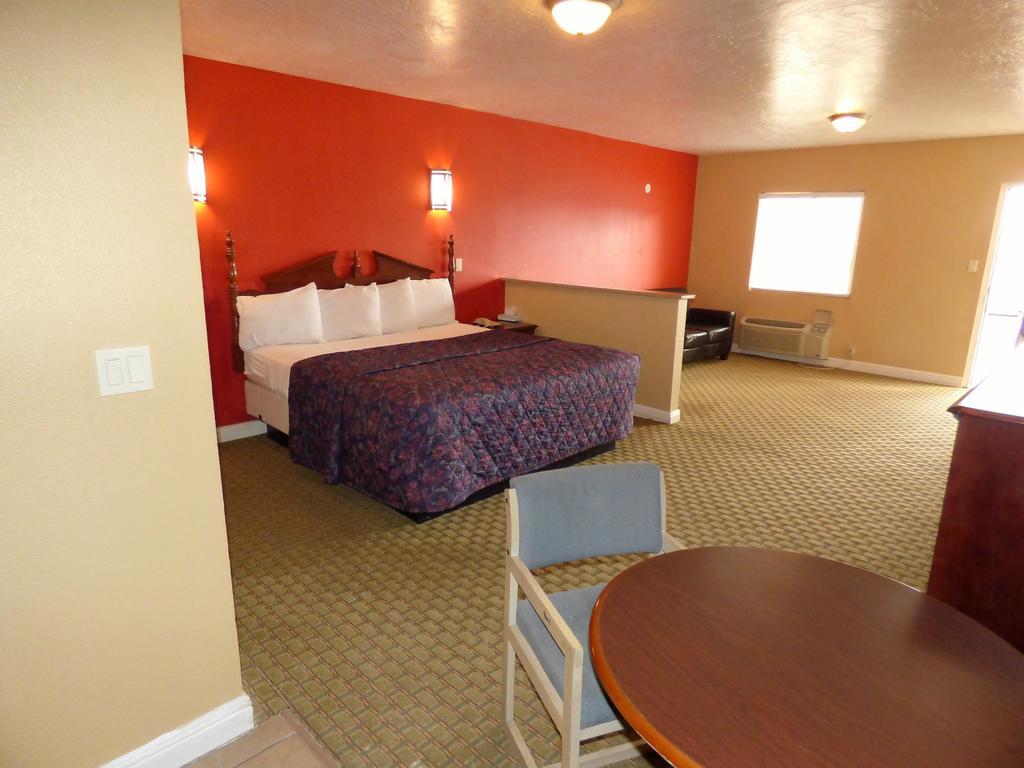 Economy Inn & Suites St. George Exterior photo